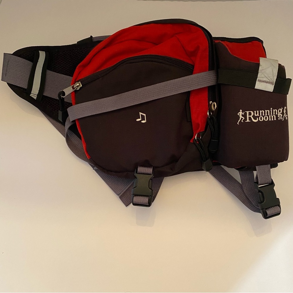 The Running Room Drink & Accessory Belt